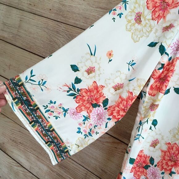 LINDA ANDERSON EMBROIDERED TUNIC TOP IN FLORAL PRINT - Picture 3 of 7